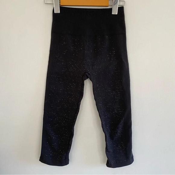 lululemon athletica Pants - Lululemon Black Speckled Compression Tight Capris Size 6